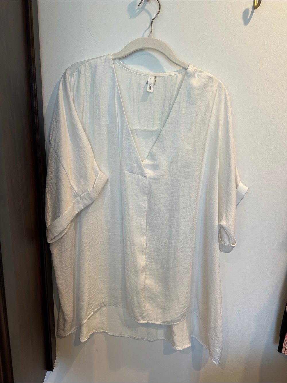 glam White V-Neck Lightweight Blouse